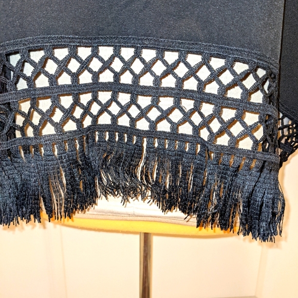 V Neck Woven Fringe Bottom Flutter Sleeve Tunic Black Long Blouse Curve 1X Shein - Picture 2 of 4